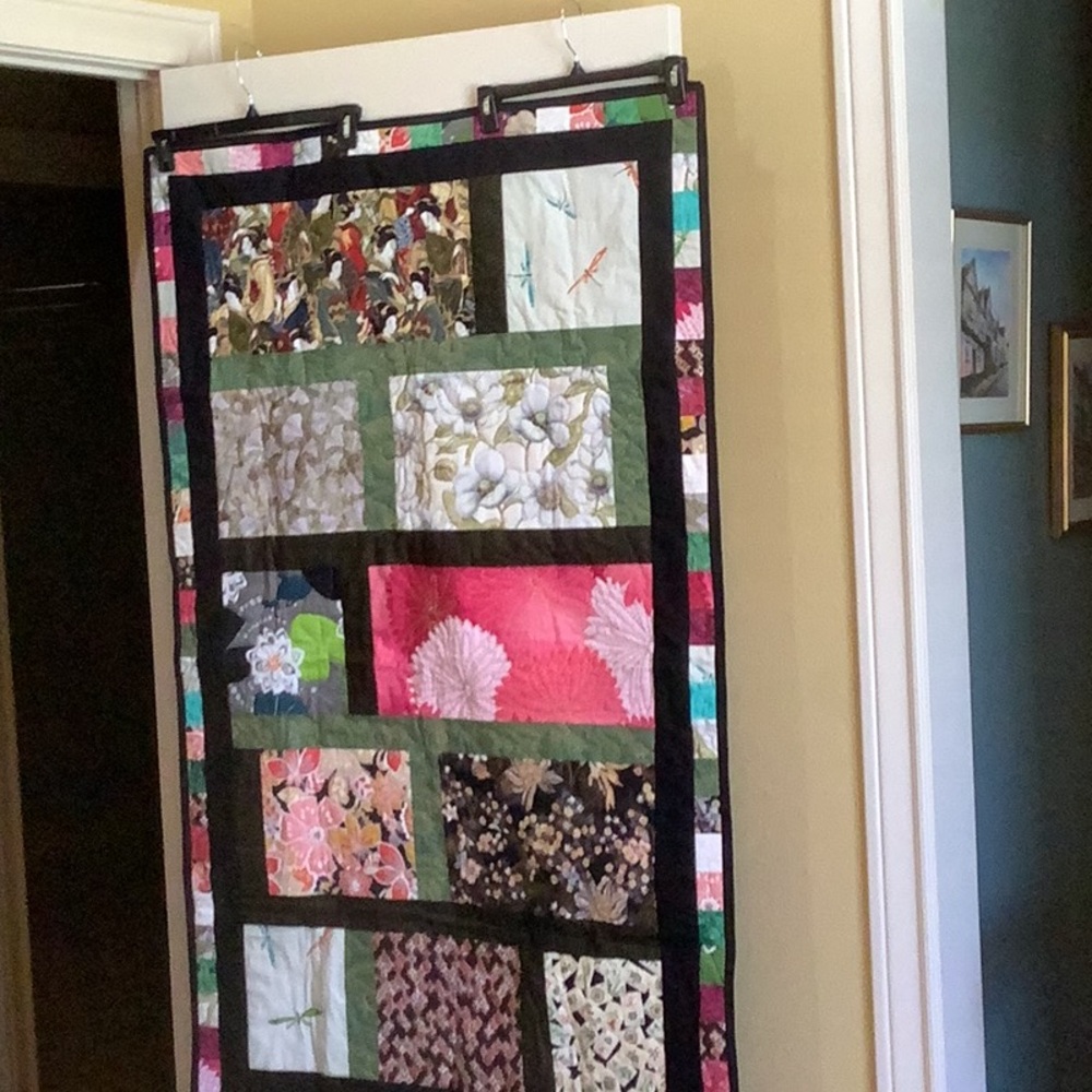 Quilt hand quilted oriental motif
